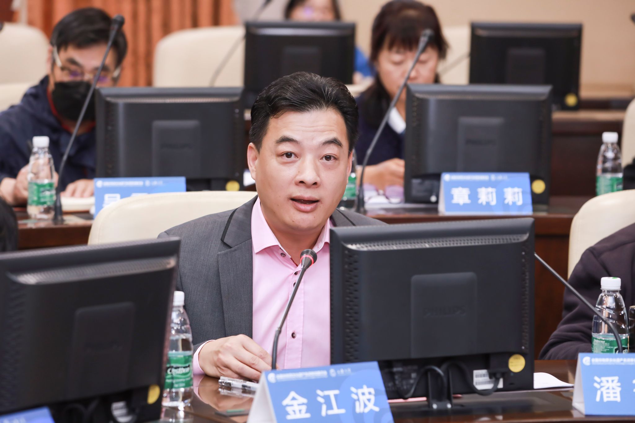 8858cc永利官网上海美术学院执行院长、全国非遗名词委委员金江波教授代为宣读文化和旅游部非物质文化遗产司王晨阳司长的贺信.jpg