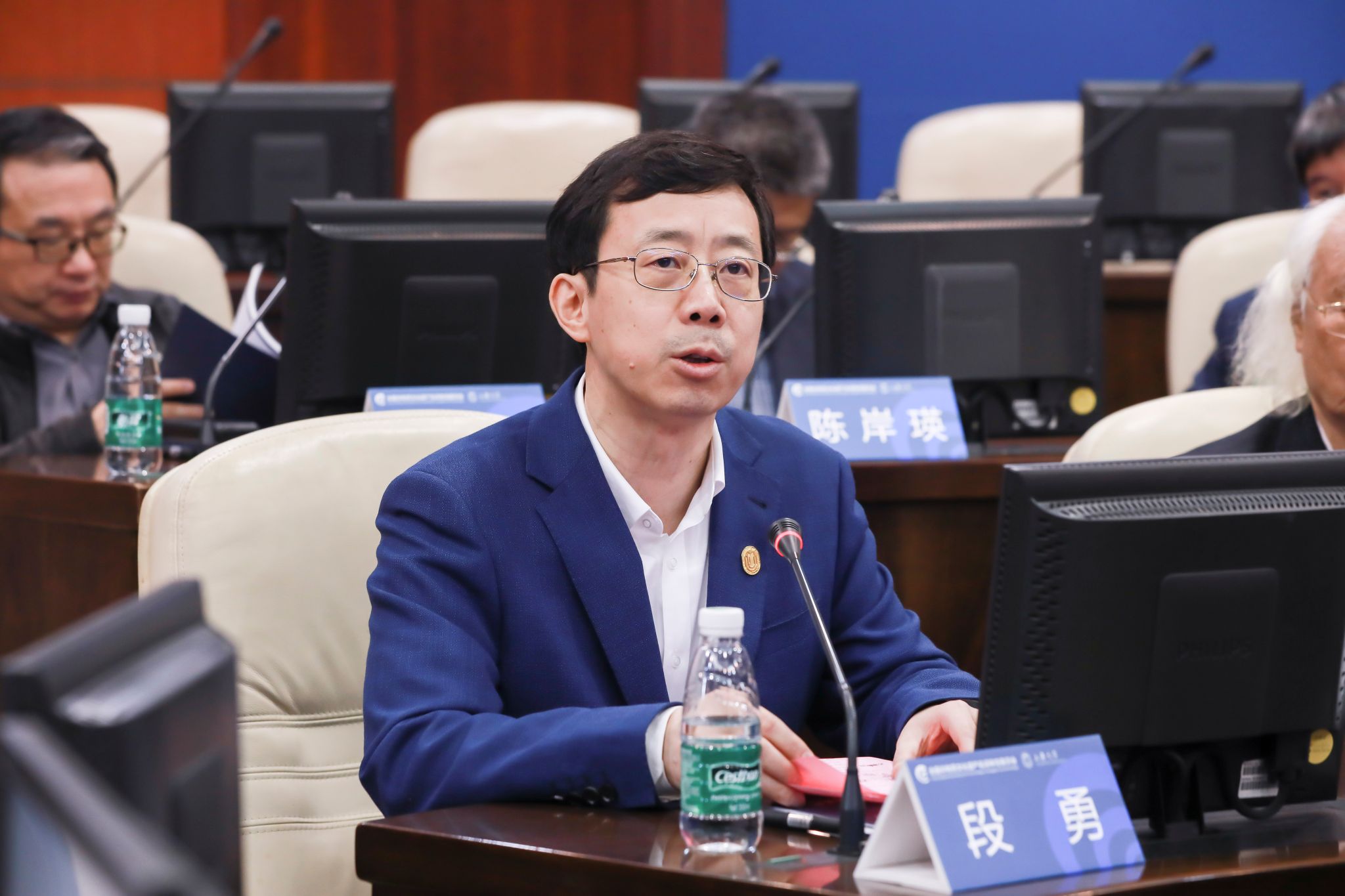 8858cc永利官网党委副书记、全国非遗名词委主任段勇先生主持会议.jpg